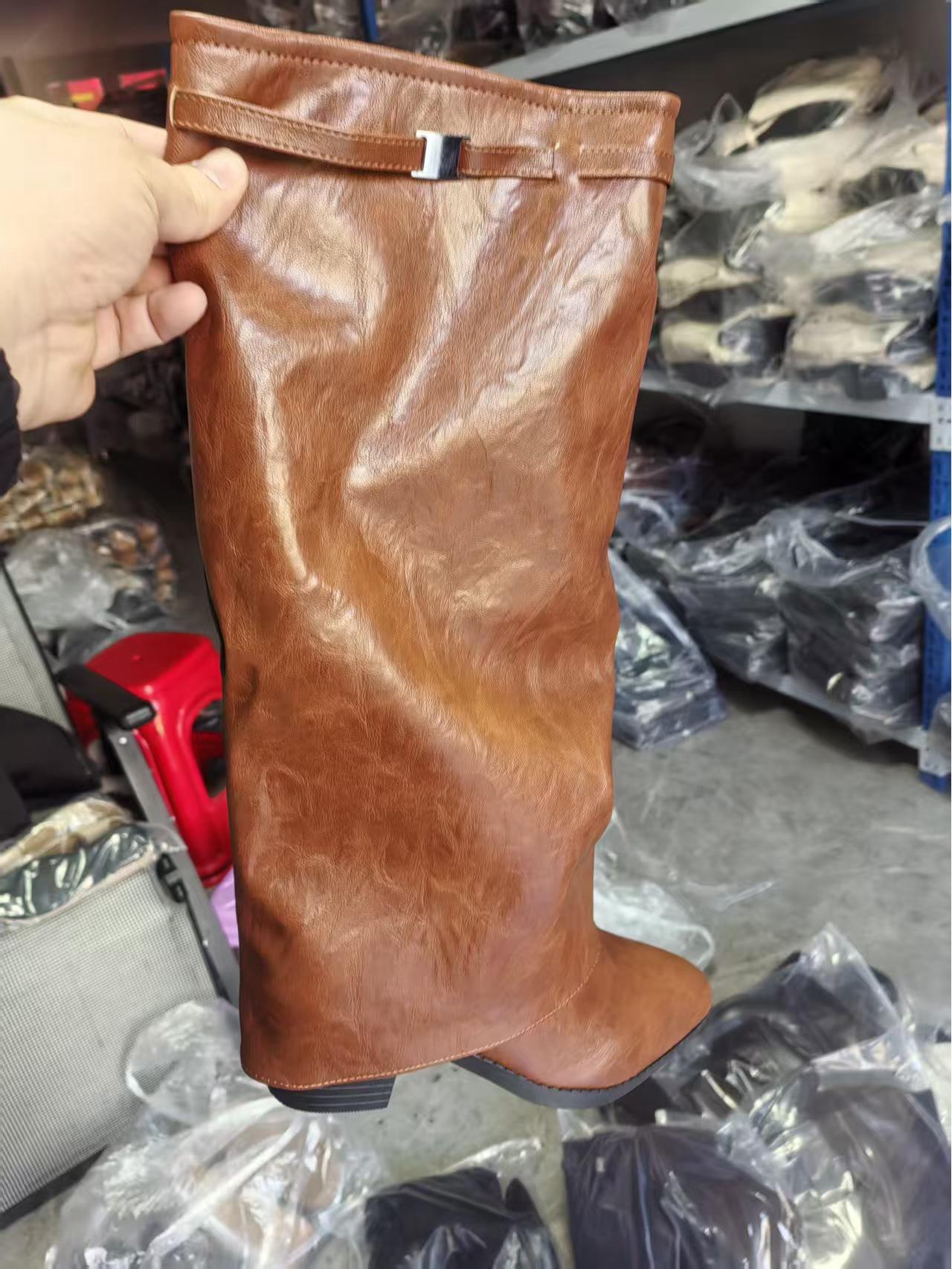 

2025 Осінні Британські Стильні Зібрані Високі Чоботи на Масивному Каблуці для Жінок Великих Розмірів 37