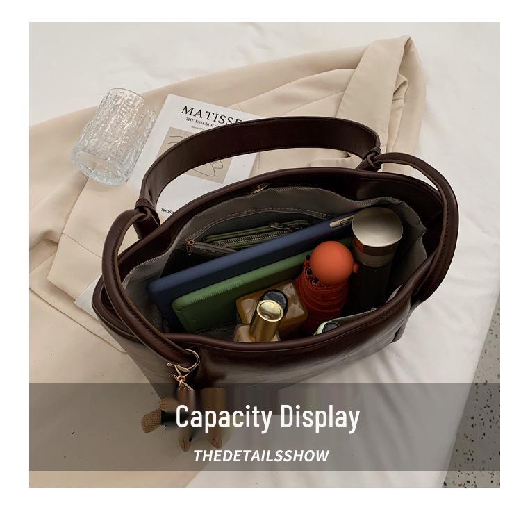 Retro Women's Large Capacity Fashion Tote: Versatile Textured Shoulder Bag for Autumn & Winter