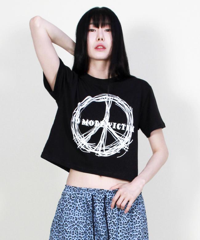 Deumakeu Piece Graphic Crop Short Sleeve T-Shirt Black