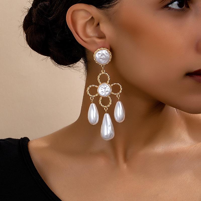 

Fashionable women s earrings золотий