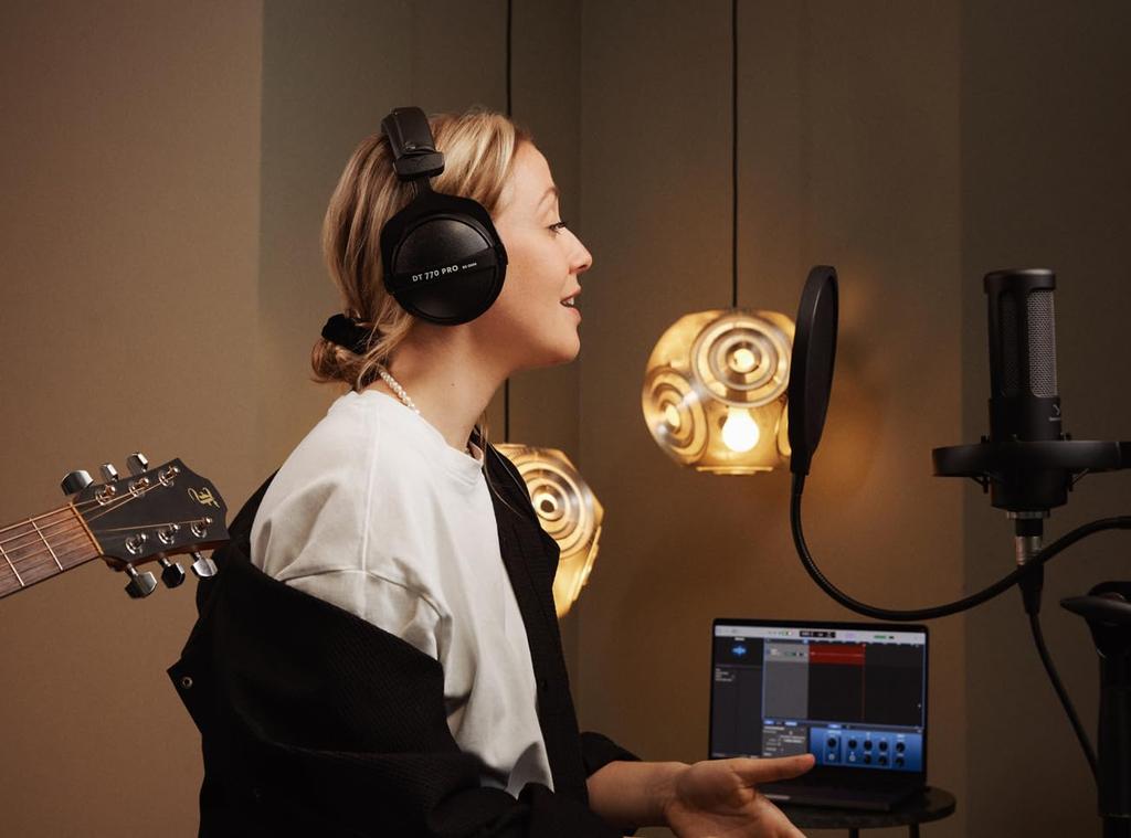 beyerdynamic DT 770 PRO 80OHM Closed-Back Studio Headphones