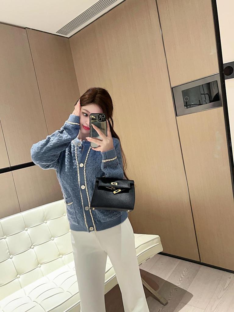 Elegant European Wool Knit Cardigan - Women's Short Round Neck Sweater with Metal Chain (Autumn/Winter)