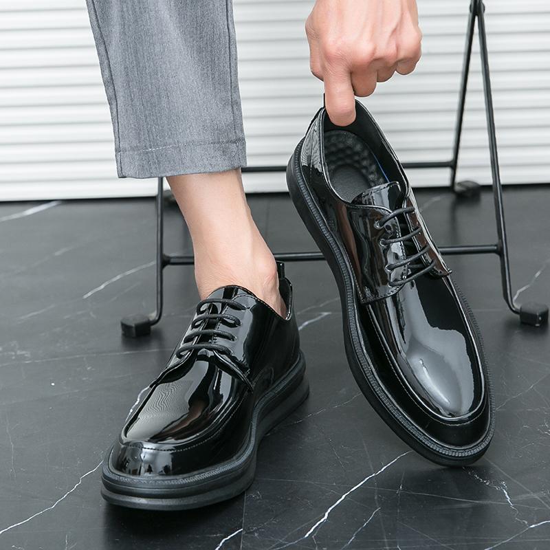White leather shoes British photography wedding studio hosts the performance Business heightening suit best man wedding groom shoes