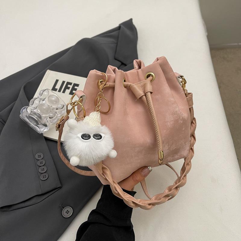 

Fashion Ladies Niche Handbag Bucket Bag Girls Hundred Chain Shoulder Bag Crossbody Bag With Hanging Doll Ornament Pu Material