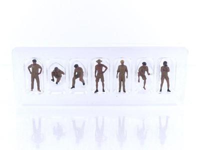 TrueScale Miniatures MINI GT 164 Metal Figure Camel Trophy Crew MGTAC17