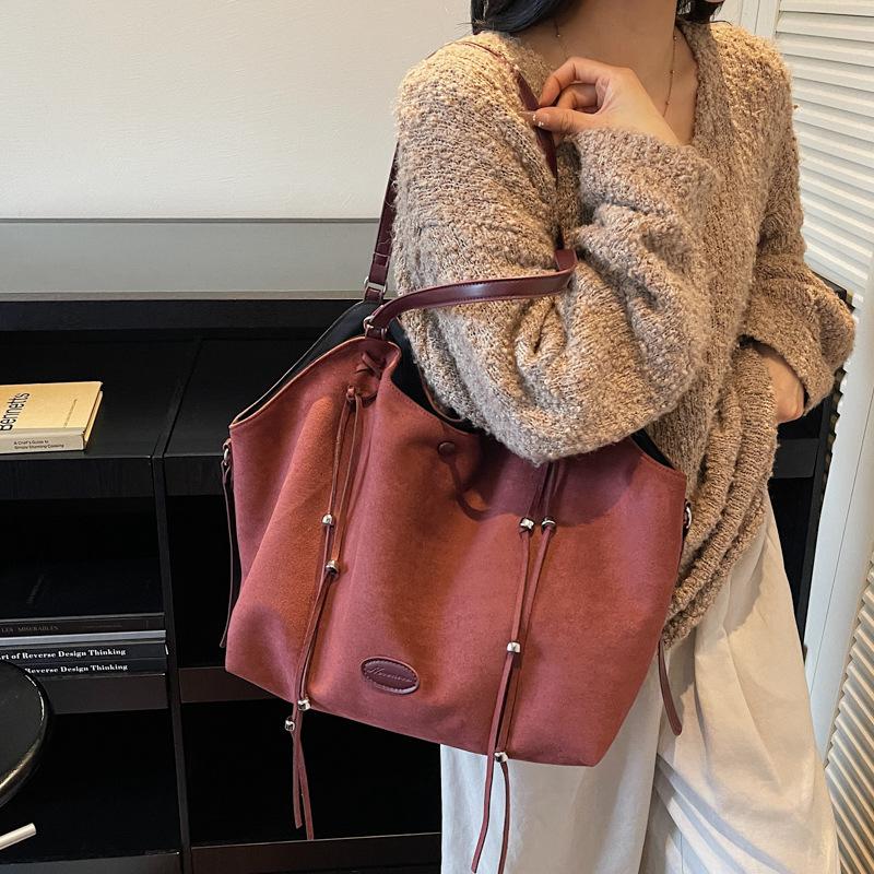 Korean Version of Fashion Commuter Large-capacity Bag Women's 2025 New Work Leisure Tote Bag Niche Versatile Shoulder Bag
