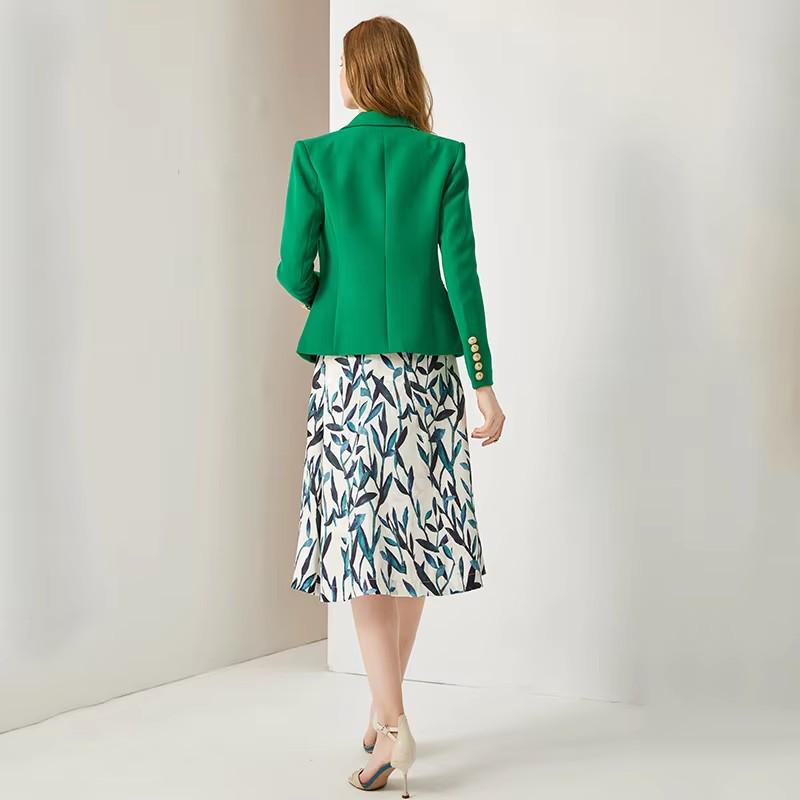 European Green Double-Breasted Women's Suit Jacket with Lion Head Buttons, V-Neck, Slimming Design, Versatile Style