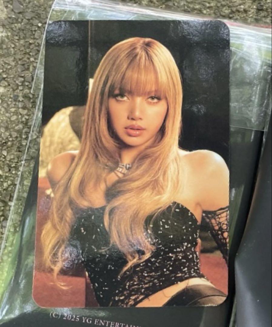 

[USED] BLACKPINK Lisa Waltz Live WVS Members Only Trading Card A