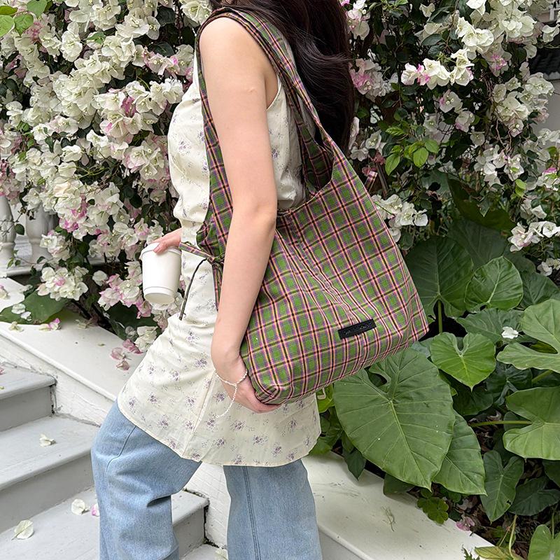 

Spring New Plaid Series Crossbody Bag Women Large Capacity Fashiable Shoulder Bag Ins Style Daily Use Tote Bag зеленый плед