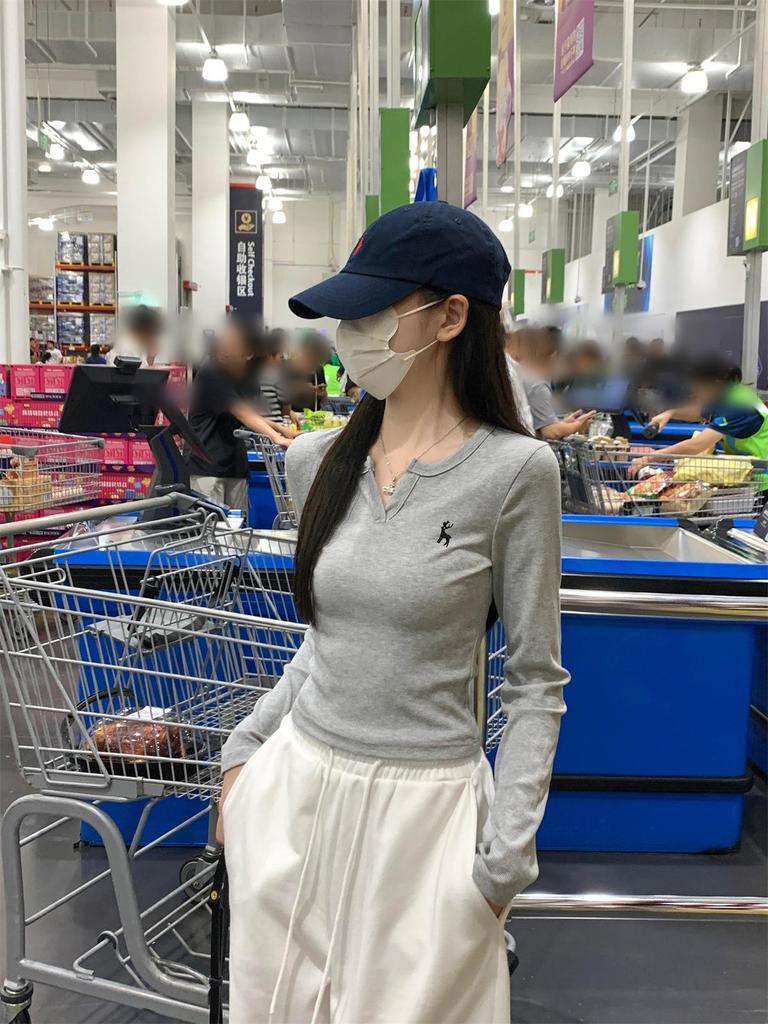 Elegant Korean Half-Open Collar Long-Sleeve Women's T-Shirt with Chic Embroidery Design for Autumn 2025