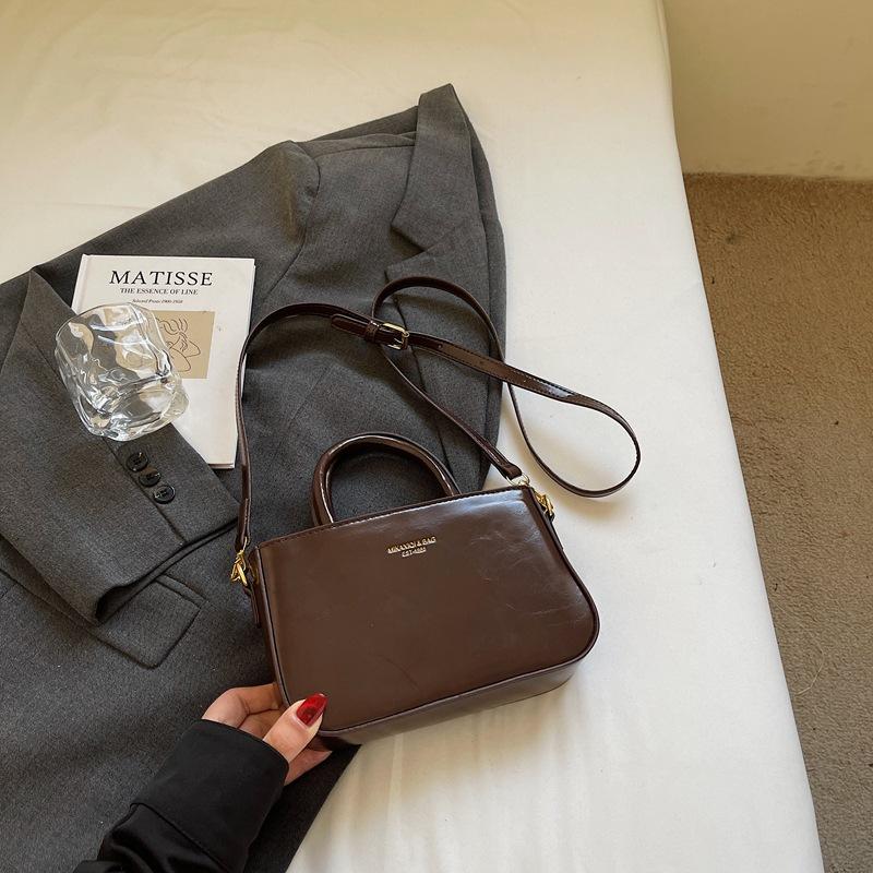 Premium Texture Portable Bucket Bag Women's 2025 New Trendy Autumn and Winter Fashion Versatile Retro Commuter Shoulder Messenger Bag