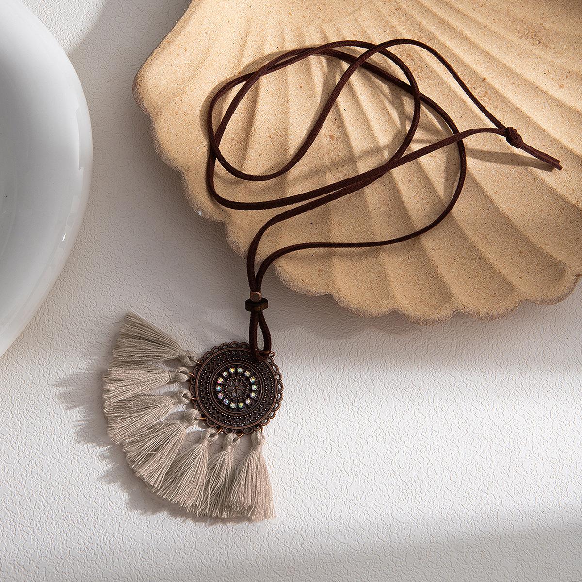 

Vintage Round Long Pendant, Fringed Sweater Chain, Bohemian Ethnic Style, Simple Temperament Necklace.