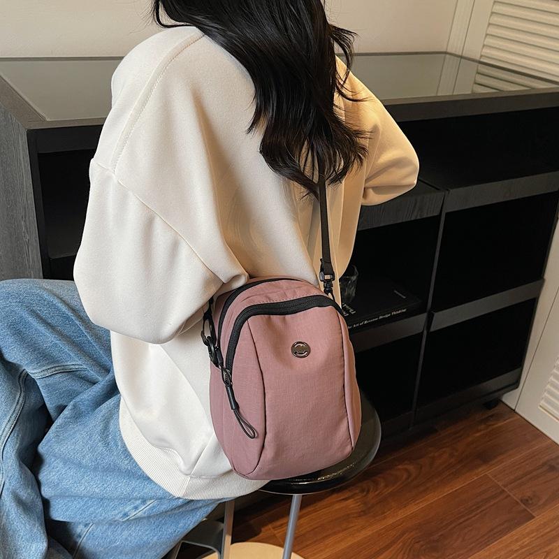 New Solid Color Simple Shoulder Bag Women's Outdoor Portable Commuting Fashion Small Square Bag Versatile Change Mobile Phone Crossbody Bag