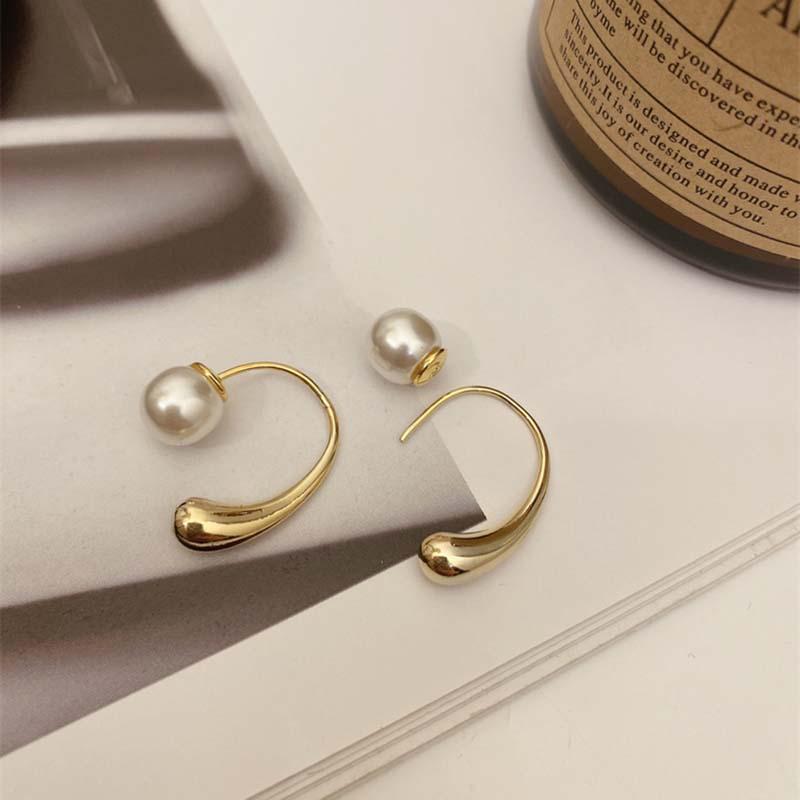 Elegant Metal Pearl Earrings: Niche Design for Autumn/Winter, Lightweight & Chic Cold Style for Women
