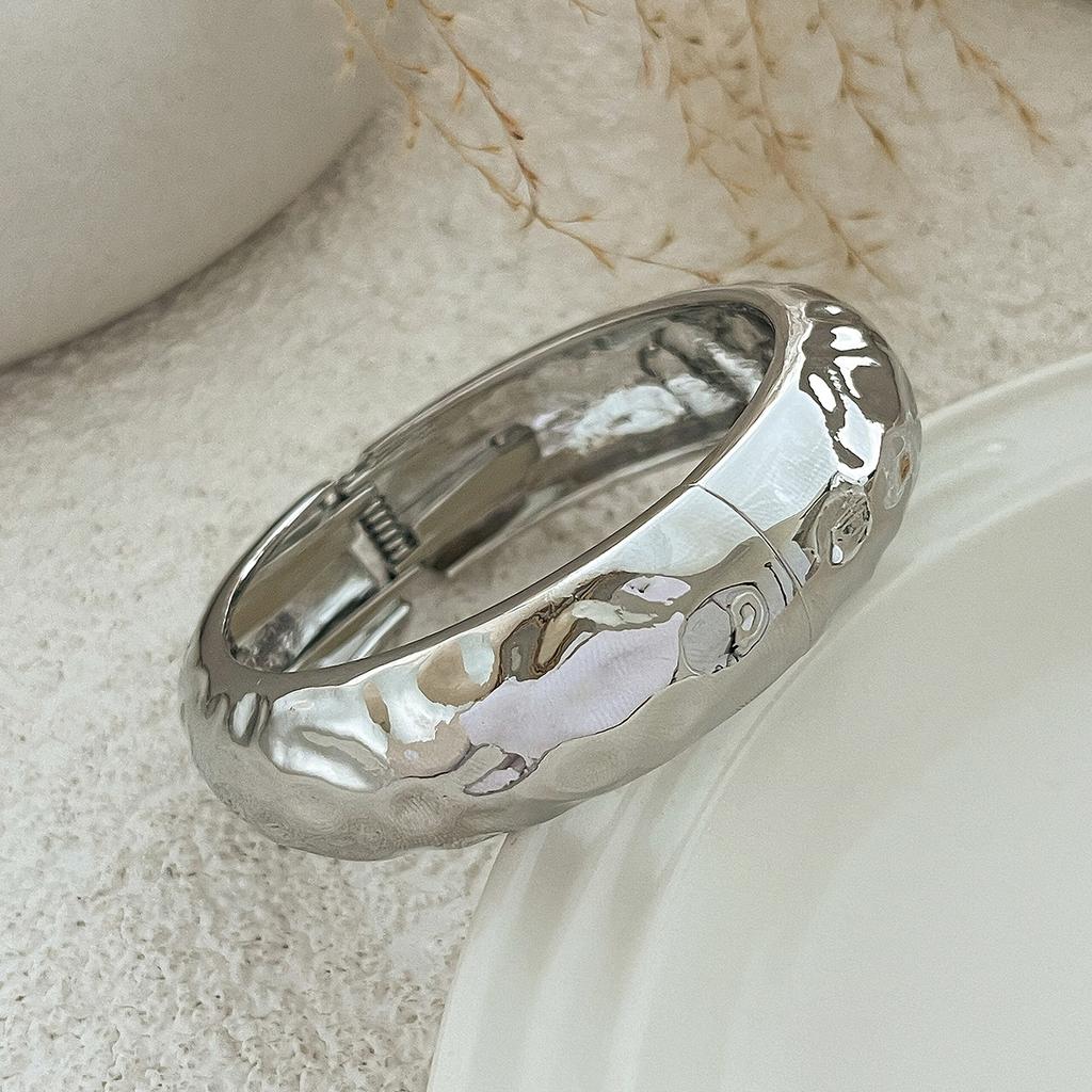 Ingemark Exaggerated Fashion Imitation Pearls Geometric Metal Bangles Hip Hop Punk Wrap Spring Bangles For Women Men Jewelry