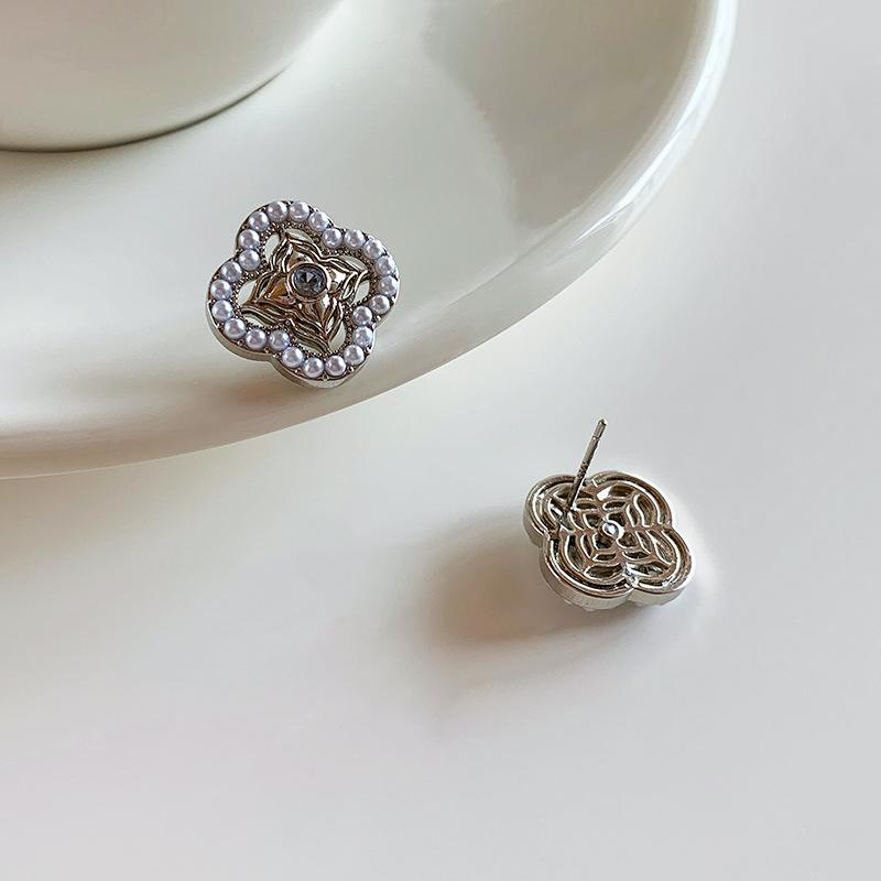 Pearl Flower Stud Earrings French Retro High-end Earrings Fashion Versatile Earrings Women