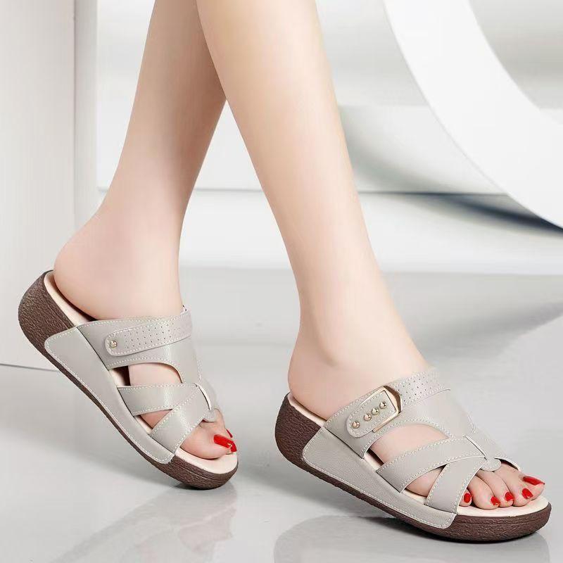 

Босоножки на толстой подошве с мягкой подошвой и противоскользящим покрытием на танкетке для женской летней моды 2025 года, взрыв моды, повседневные, универсальные, простые пляжные туфли 40 светло-серый