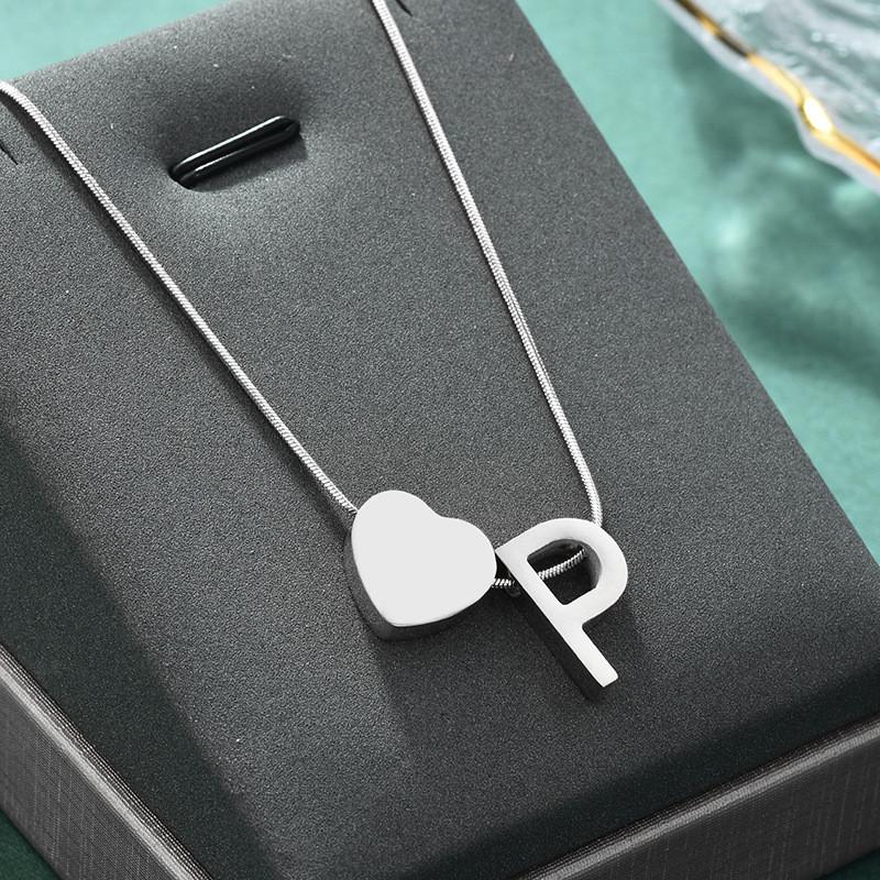 Elegante Colar com Pingente de Coração com Alfabeto Personalizado em Aço Inoxidável para Mulheres