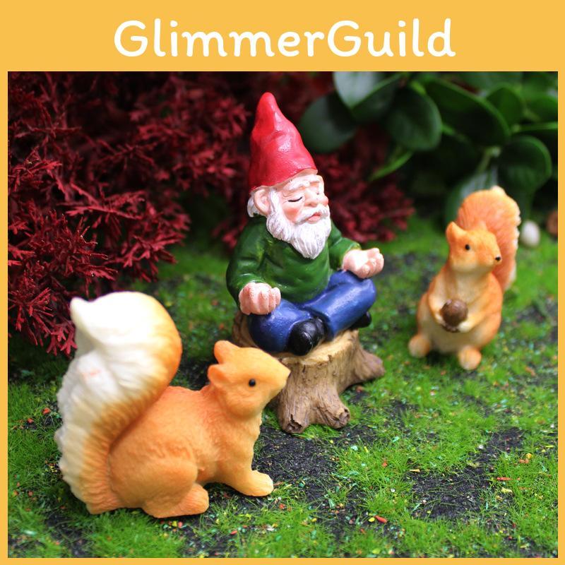 American Style Resin Garden Decor With Sitting Dwarf And Squirrel Micro Landscape Figurine