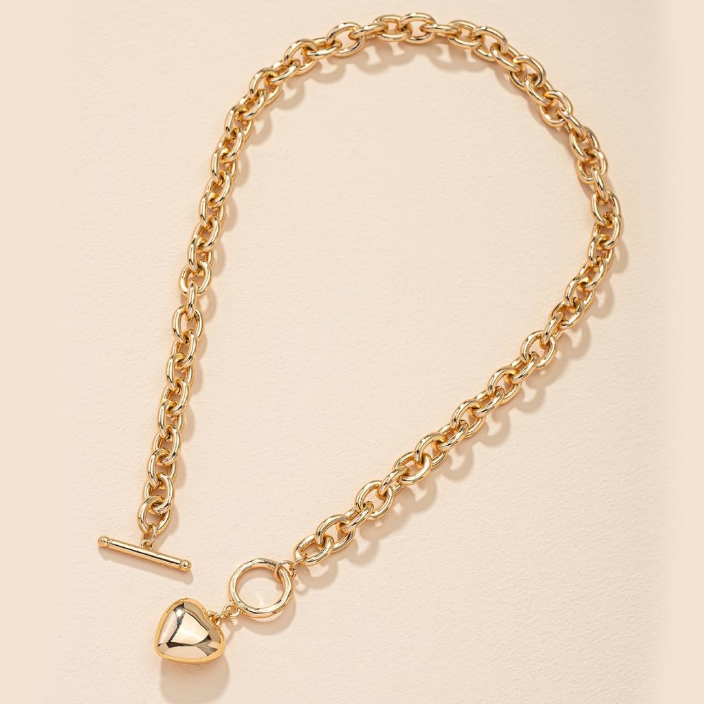 A golden yellow buckle heart-shaped pendant, metal chain necklace, Japanese and Korean fashion, simple personality