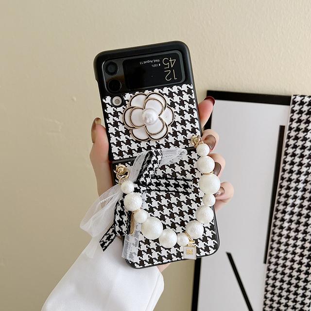 

Шикарный и элегантный чехол для телефона из искусственной кожи с 3D жемчугом и камелией «гусиные лапки» для Samsung Galaxy Z Flip 3 5g с портативным браслетом For Samsung Z Flip 3