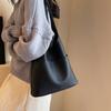 This year's new product is classic fashion niche style soft leather shoulder large-capacity bag women's bucket bag crossbody texture commuting