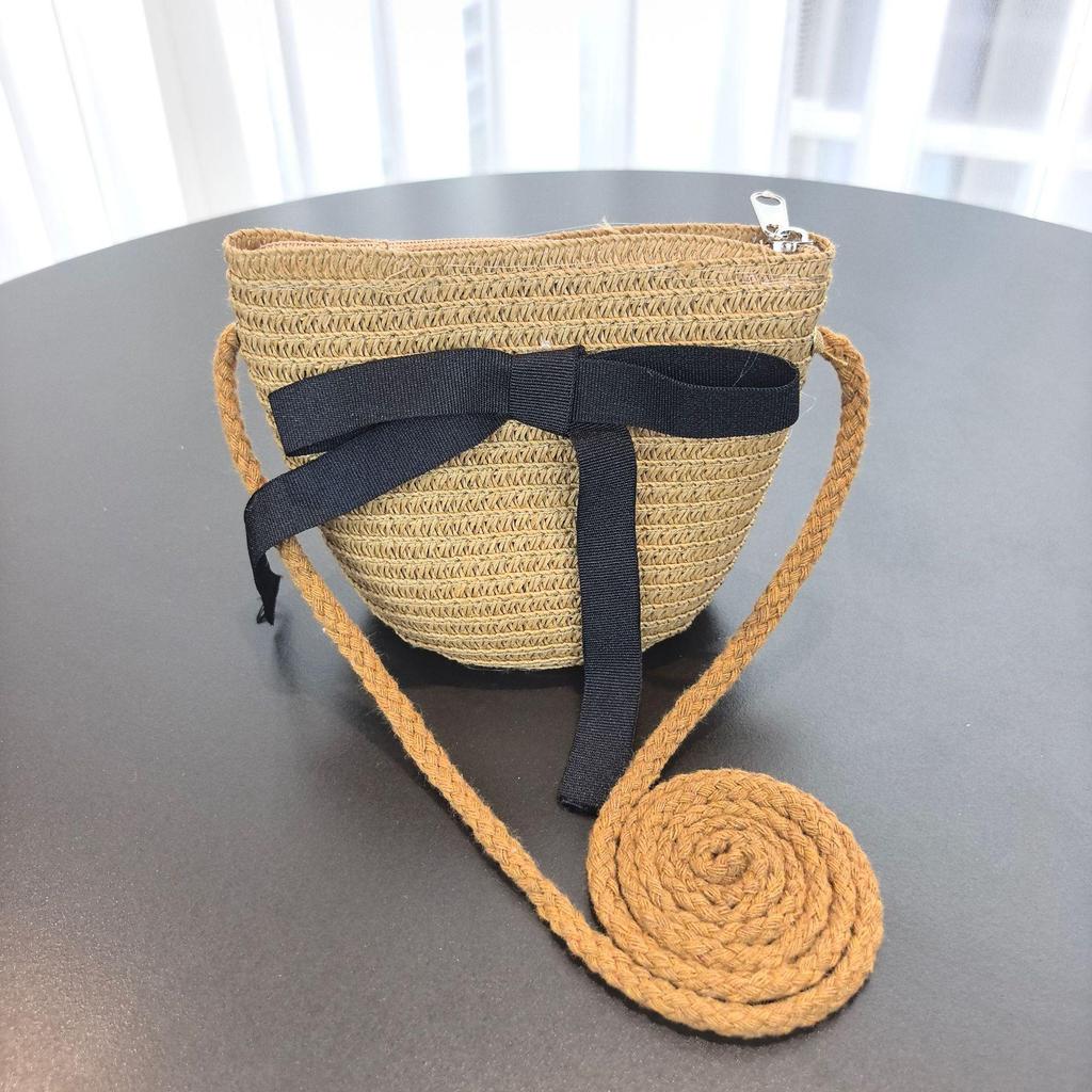 Letni słomkowy kapelusz typu bucket hat z ochroną przeciwsłoneczną dla dziewczynki, na plażę i podróż