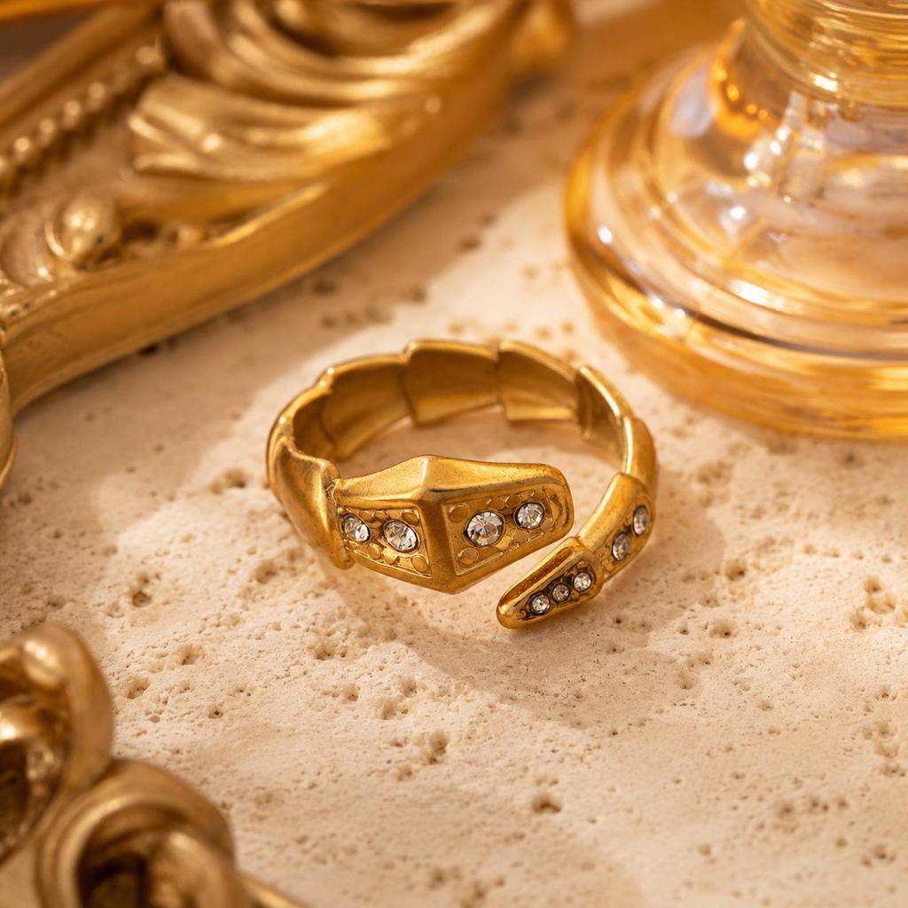 French Stainless Steel 18K Gold-Plated Ring with Inlaid Diamond and Luxurious Design