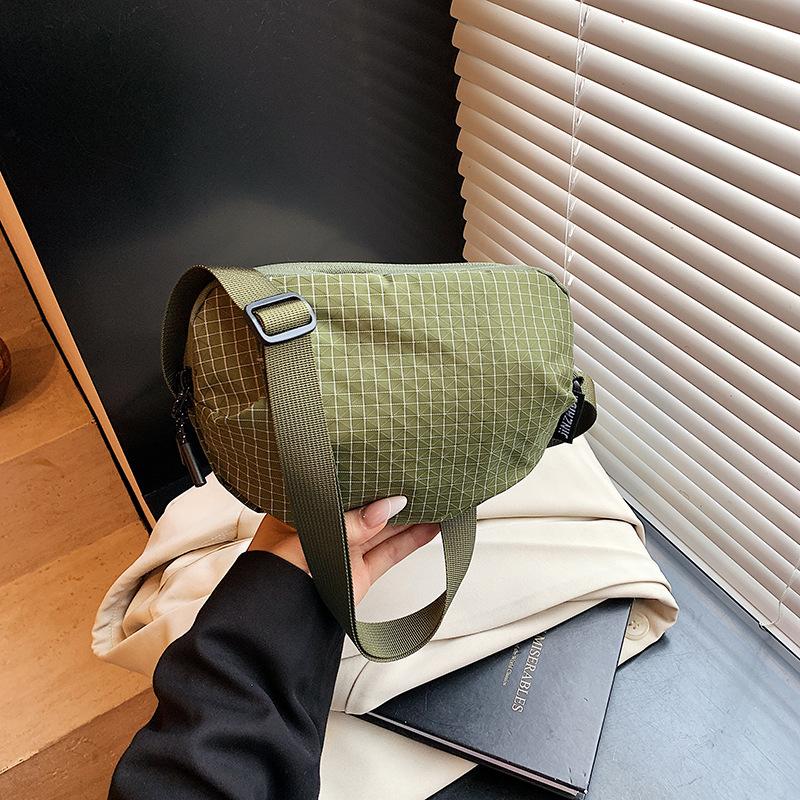 

Oxford cloth waterproof messenger bag small square bag student portable simple casual women s shoulder bag large capacity commuting зелений