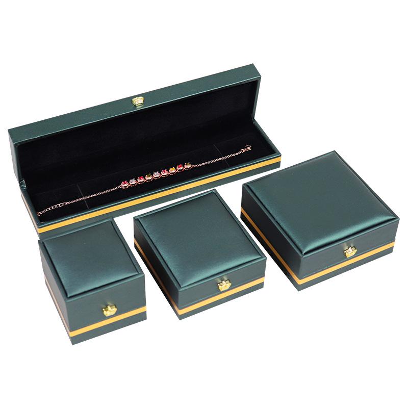 

Шкатулка для украшений с золотой окантовкой: Универсальная подставка для колец, ожерелий, браслетов, корон и длинных цепочек