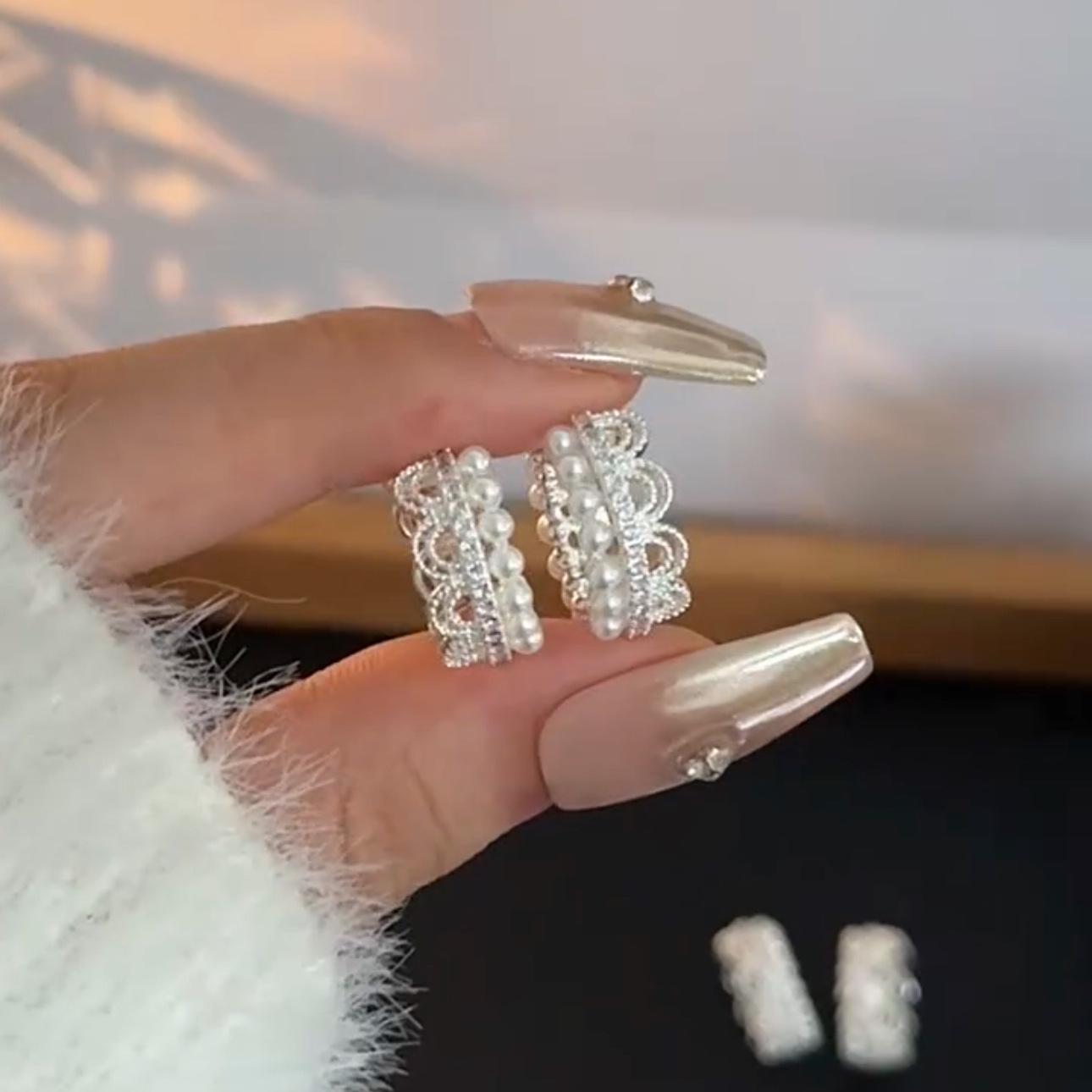 Lace Trim Pearl Ear Cuffs: 2025 Hot Retro Elegant Niche Design, High-End Earrings