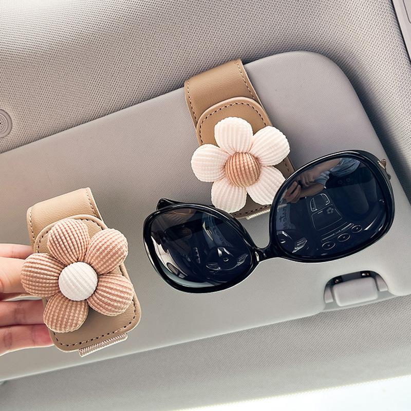 1pcs Cute Flower Universal Sunglasses Holders For Car Magnetic Leather Clip Cartoon Bear Auto Visor Glasses Hanger Box Interior