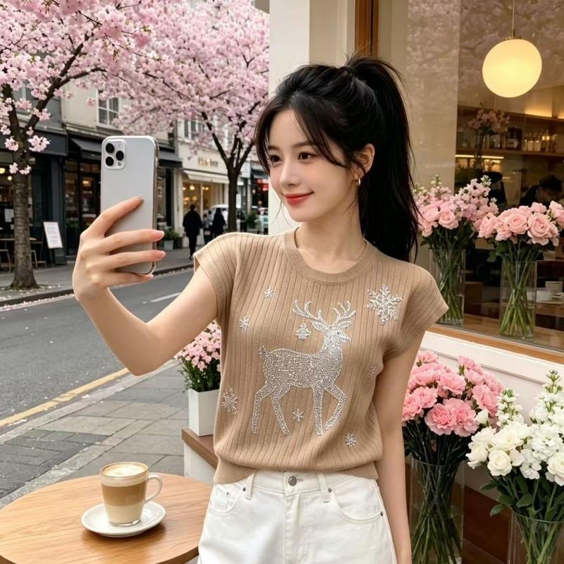 Summer New Style Fashionable Printed Short-sleeved Women's Knitted Sweater, Casual and Versatile, Slimming and Loose with Small Flared Sleeves.