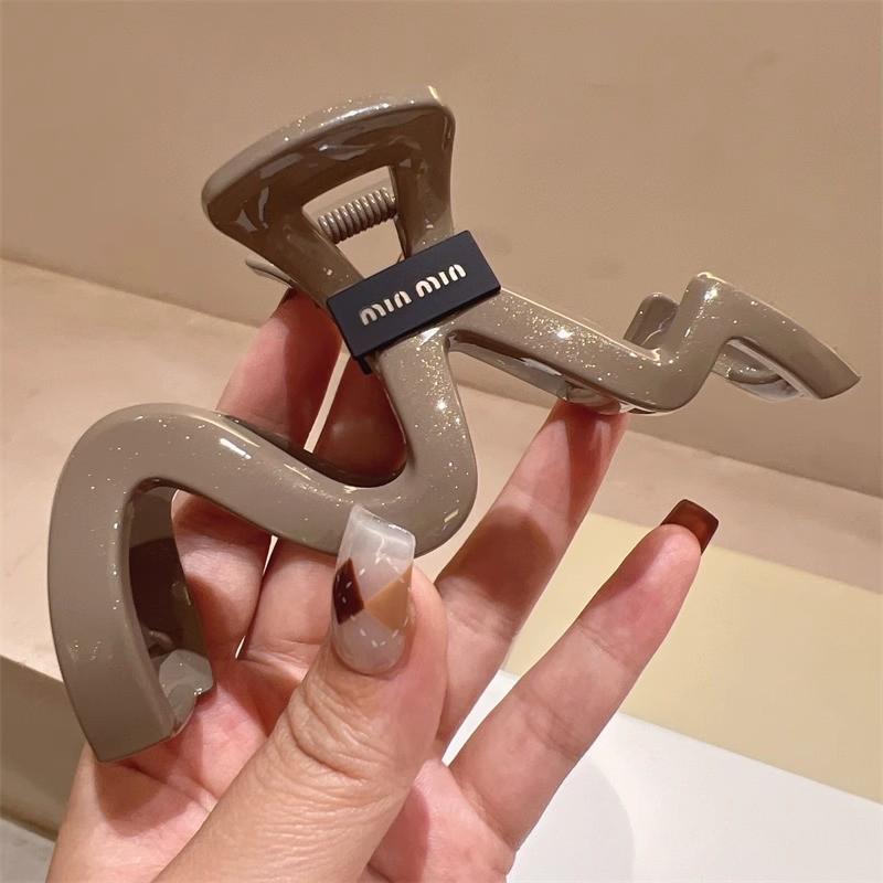 Large French Retro Claw Hair Clip for Elegant Women's Hairstyles.