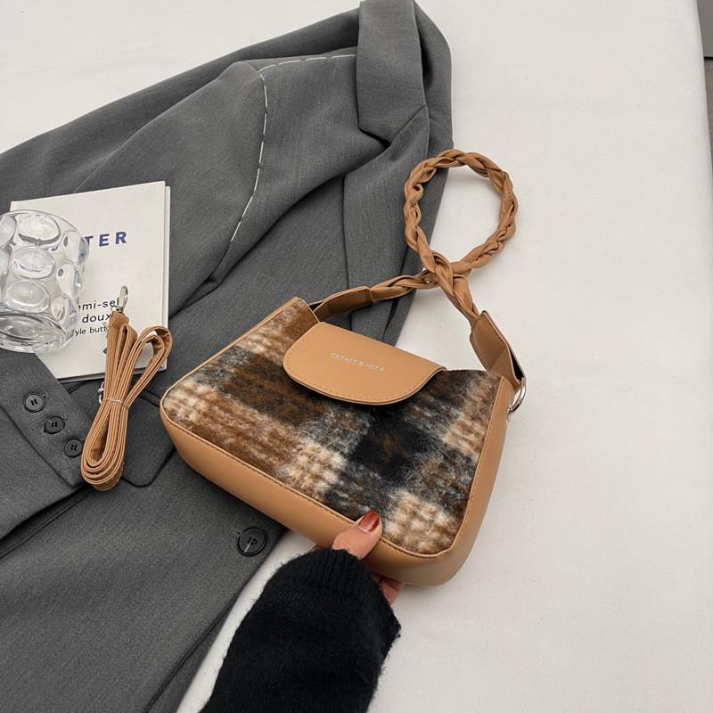 

Fashionable Woolen Small Square Bag 2023 Winter New Simple Popular Shoulder Bag кавовий
