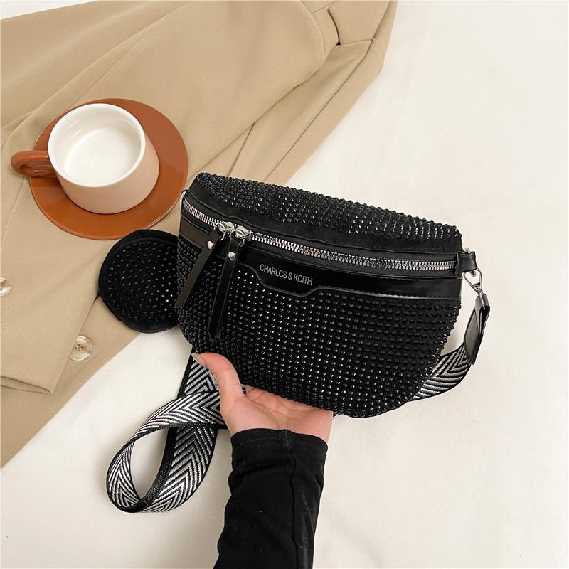 

2025 new niche high-end shoulder bag foreign style simple high-value messenger bag temperament small square bag dumpling bag чёрный