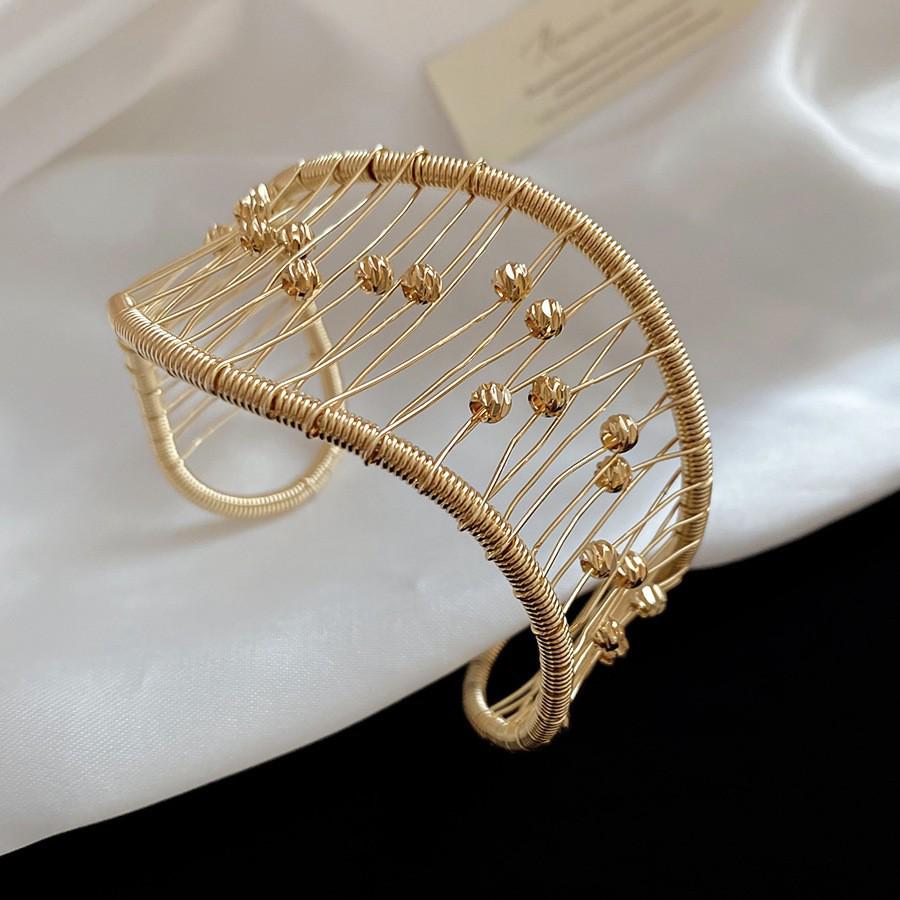 European-American Geometric Metallic Open Bangle: Simple, Versatile, Niche Design Bracelet