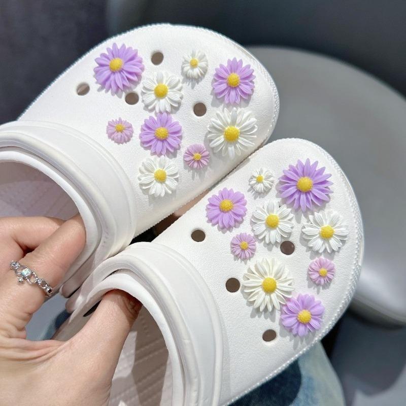 18PCS Fashion Shoe Charms Set Accessories Hole Shoe Buckle Summer Light Purple Fresh Daisy DIY Shoes Decorations for Bogg Bag
