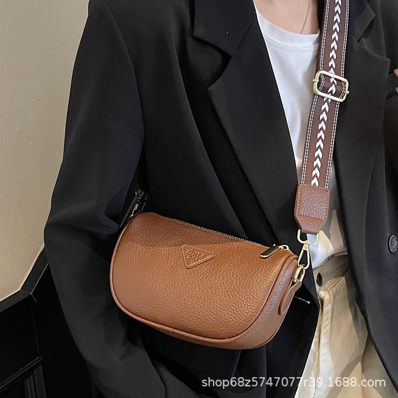 Simple Fashion Shoulder Bag 2025 New Retro Light Luxury Niche High-end Crossbody Bag Wide Shoulder Strap Commuter Bag