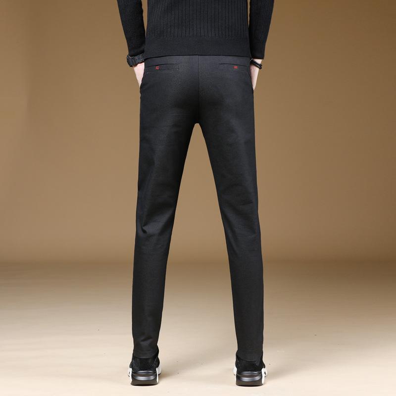 Lätt lyxiga och moderiktiga herrars vardagsbyxor med fyrvägs stretch, raka ben, enkla byxor, lediga herrbyxor