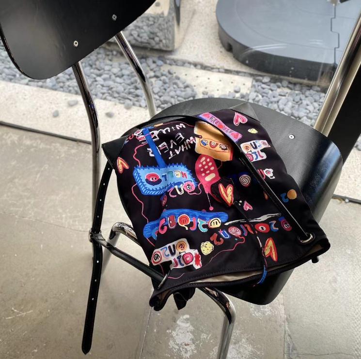 

Женская сумка через плечо из телячьей кожи с принтом, маленькая, дизайнерская, с большой емкостью + стиль Ins 30x1x32cm чёрный