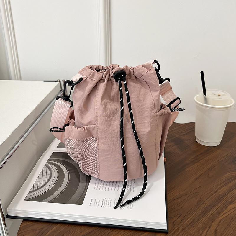 Women's Nylon Crossbody Bag Casual Bucket Bag Fashion Drawstring Popular Multifunctional Adjustable Strap Shoulder Tote Bags