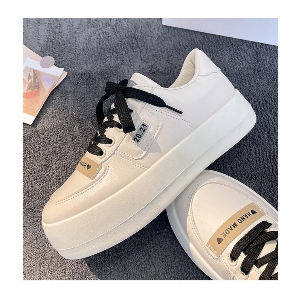 Fritidssko med flate hæler og tykke såler for kvinner