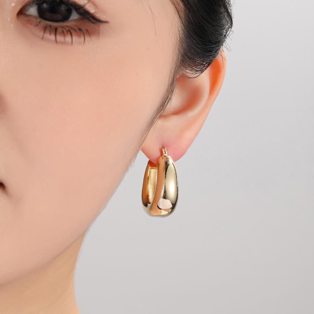 High Quality Silver Color Gold Chunky Hoop Earrings for Women Smooth Punk Ear Jewelry 2026 New Wholesale