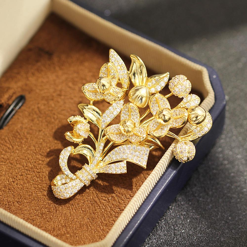 Elegant and exquisite full of zircon gold Longdu flower brooch temperament niche high-end bouquet pin coat accessories