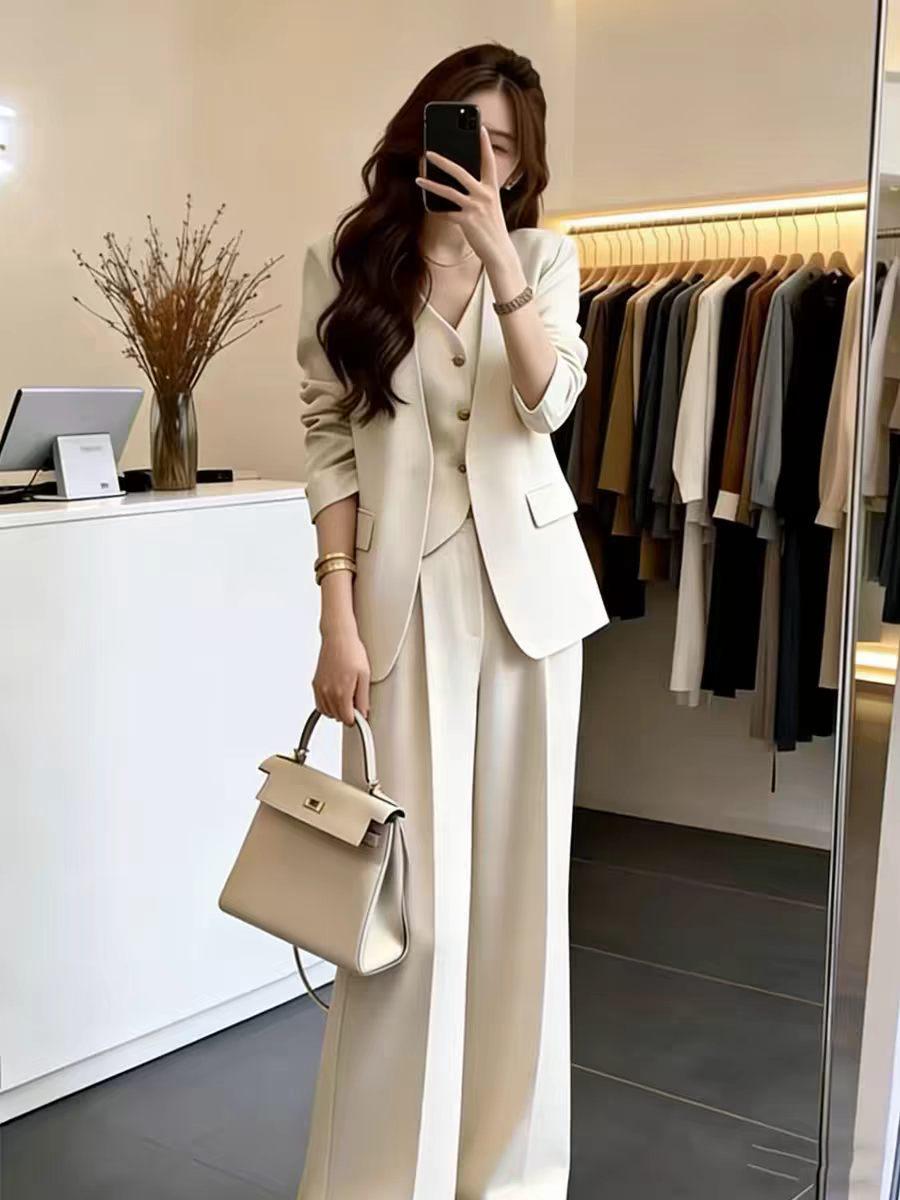 

Pre-sale: Elegant Plus Size Slimming Two-piece Suit with Pleated Skirt for Spring & Autumn 3XL