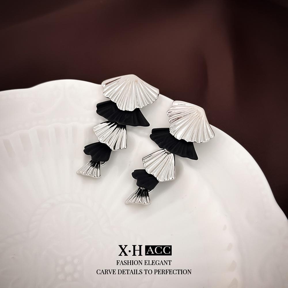 Elegant Gold-Plated Black Zircon Stud Earrings - Niche Design for a Luxurious Fashion Statement