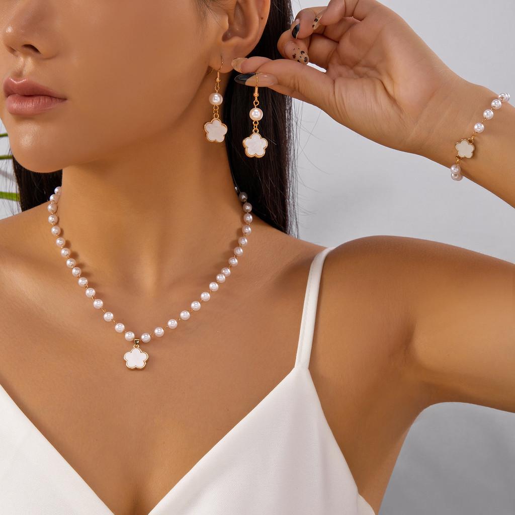 Elegant Ladies Jewelry Pack With Geometric Flower Shape Designs And Pearl Accents For Daily Wear