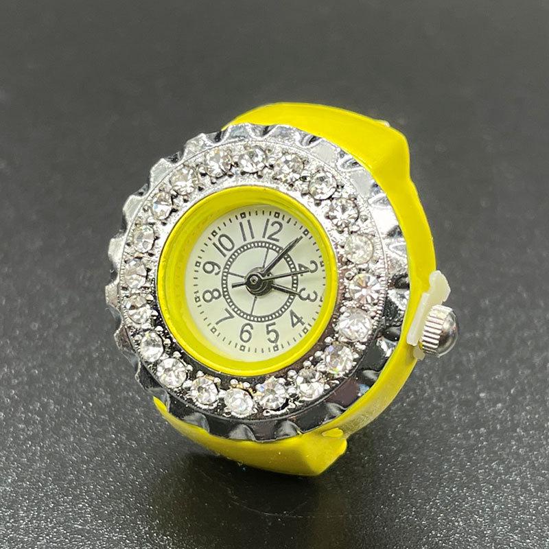 **Diamond Ring Watch**: Stylish Unisex Ring Watch Adorned with Diamonds, a Trendy High-end Accessory for Men and Women.