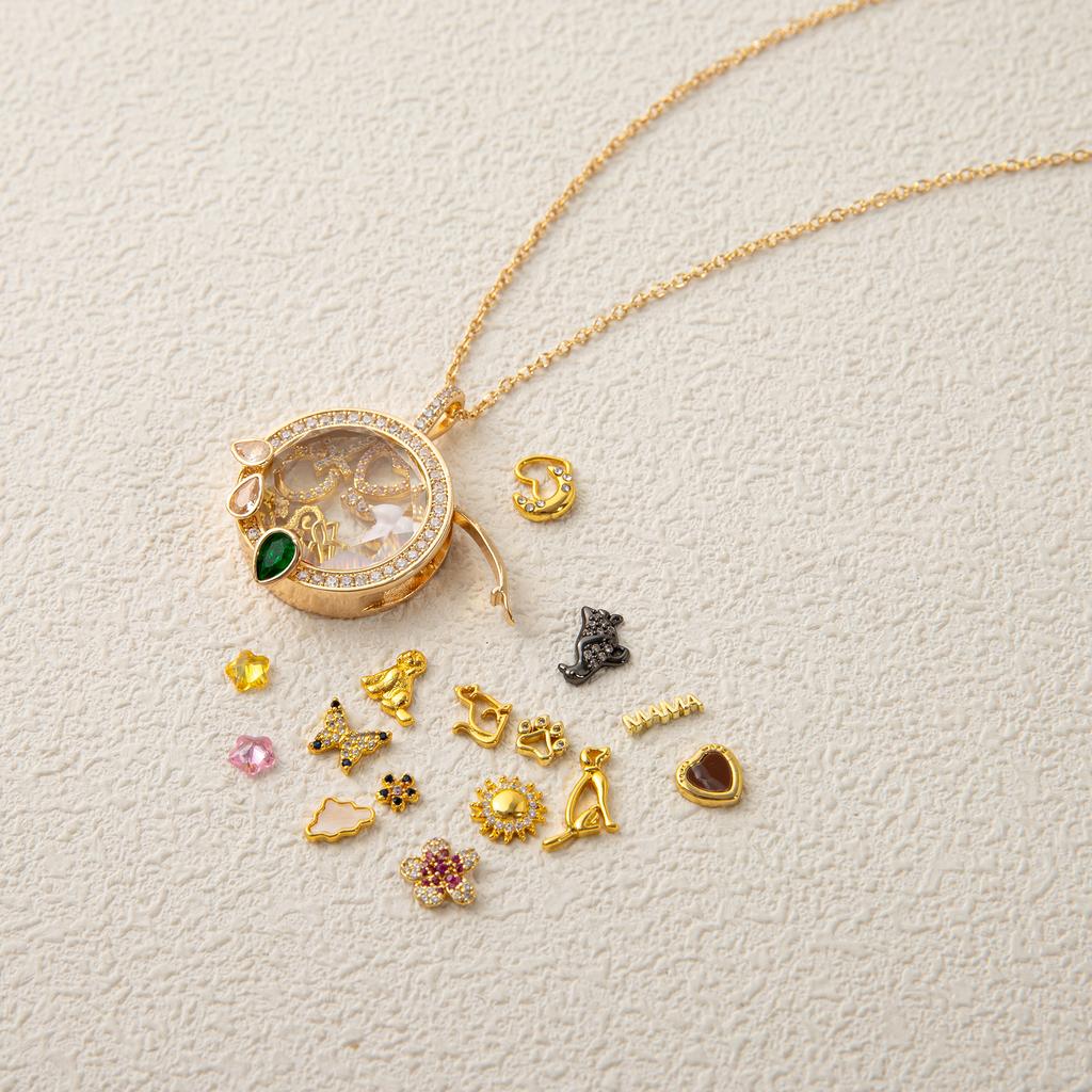 Vintage Personality Box Pendant Necklace with Adjustable DIY Pendant and Hollow Design for Women's Necklace